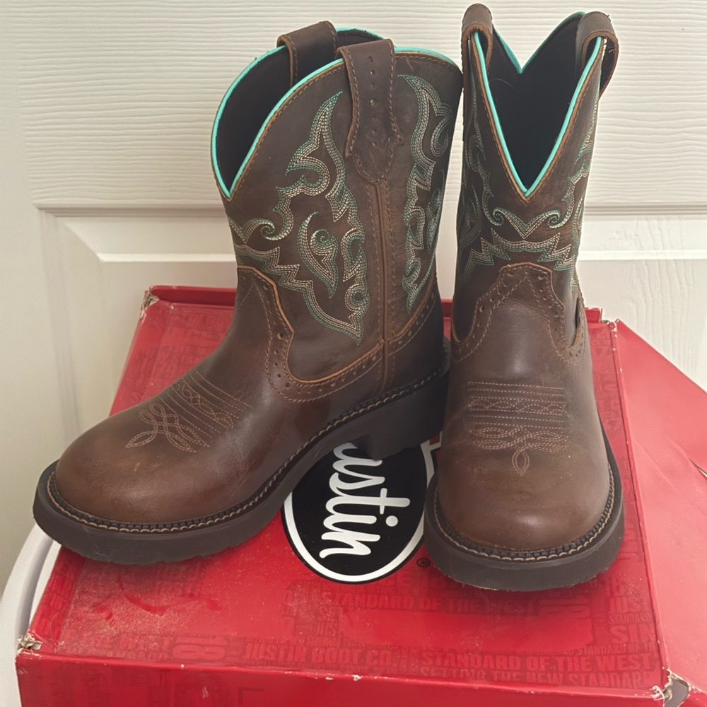 Justin Gypsy Boots Size 9B